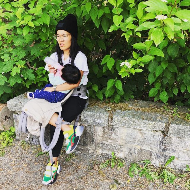 The Porte Bebe Ventral Ergobaby apeaconfeti On The Account Instagram Of Ali Wong Spotern