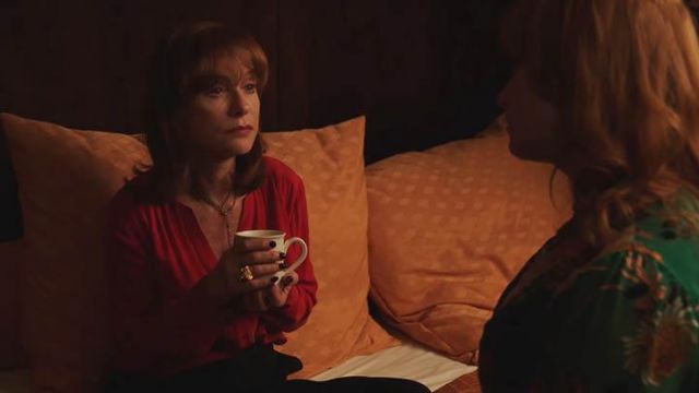 The blouse red Jacqueline (Isabelle Huppert) in The Romanoffs