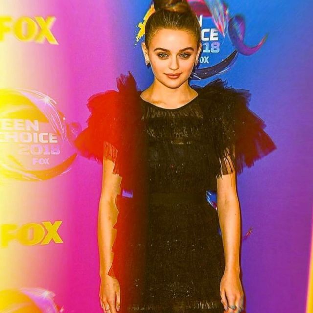 Joey King black dress with fringes at Teen Choice Awards 2018