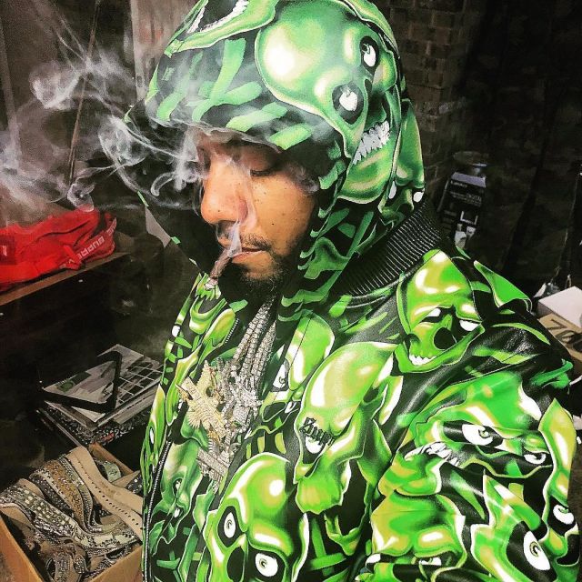 Jacket green Supreme "Skull" worn by Juelz Santana on his account Instagram