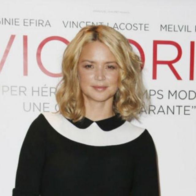 The black and white dress Virginie Efira at the first of Victoria