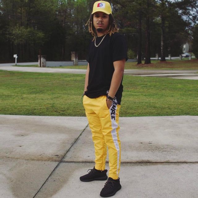 Sneakers black Adidas Yeezy Boost 350 Pirate Black youtubeur Tony D on his account instagram