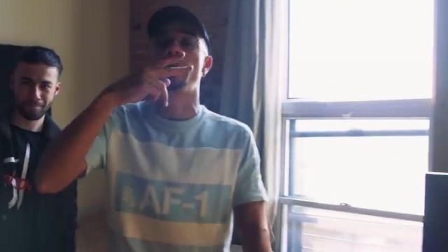 Le t-shirt Nike AF-1 bleu ciel porté par Mister V dans son video clip BTP