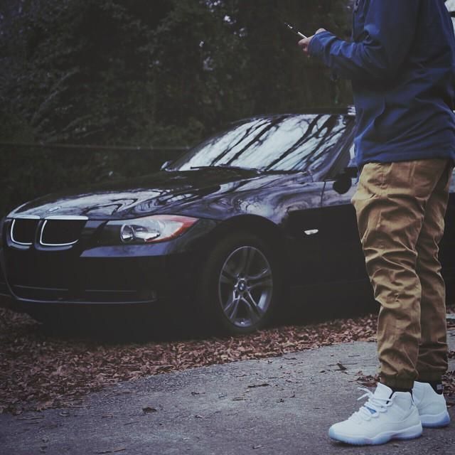Sneakers white Jordan 11 Retro Legend Blue the youtubeur Tony D on his account instagram