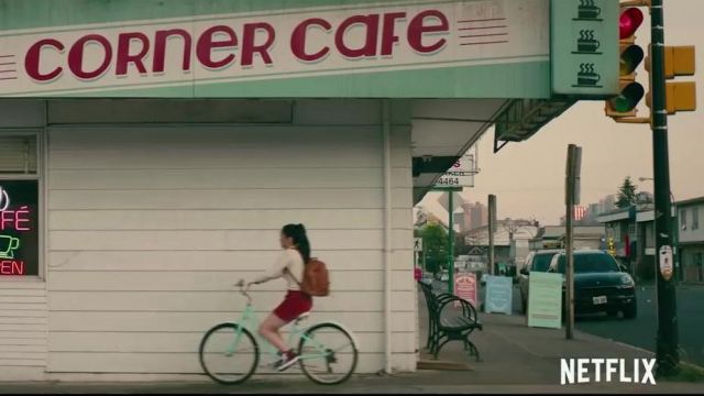the blue turquoise bicycle used by Lara Covey (Lana Condor) in To All the Boys I've Loved Before