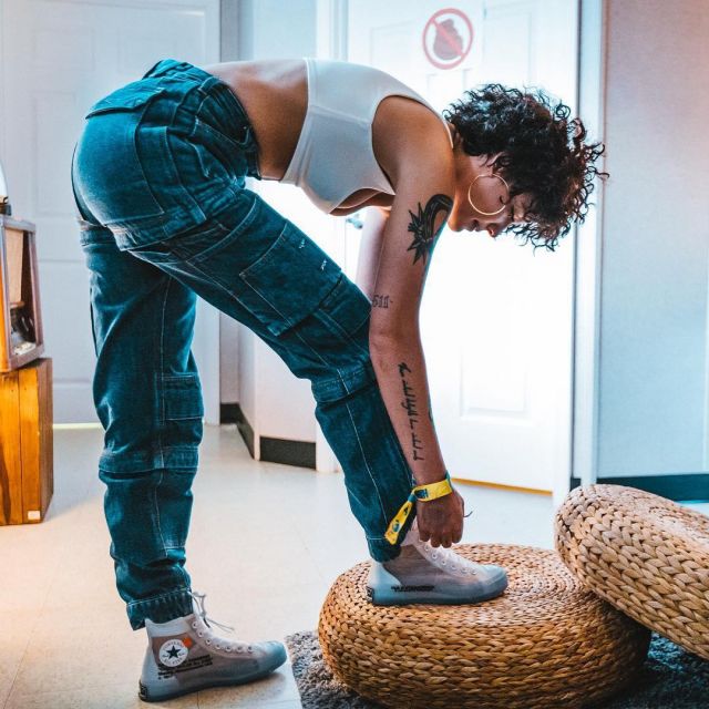 Les Sneakers Converse Chuck 70 Hi "off white"   portées par Halsey sur son compte Instagram