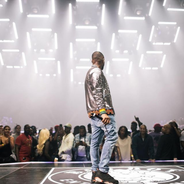 Les Sneakers Air Jordan 6 Retro "infrared 2014" porté par Usher sur son Instagram compte