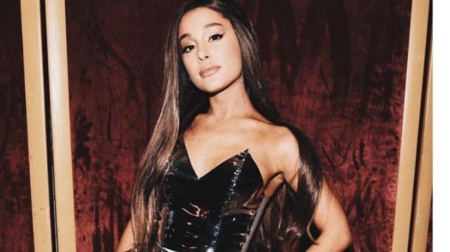 La robe métallique de Ariana Grande aux Video Music Awards VMAS 2018