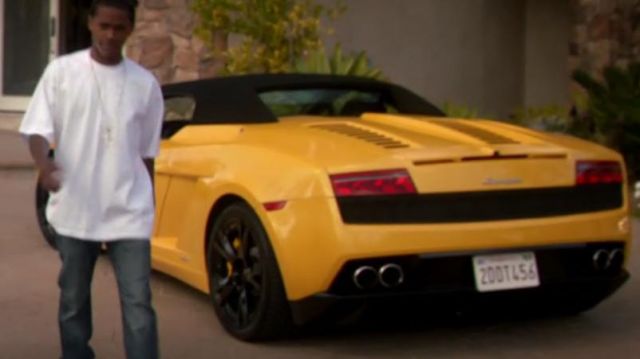 La voiture Lam­bor­ghini Spy­der jaune de Marvin Gaye (Octavius J. Johnson) dans Ray Donovan