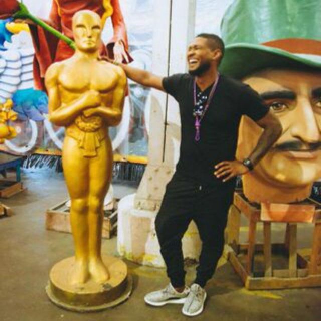 Sneakers Adidas Yeezy Boost 350 "turtle Dove"  worn by Usher on his Instagram account