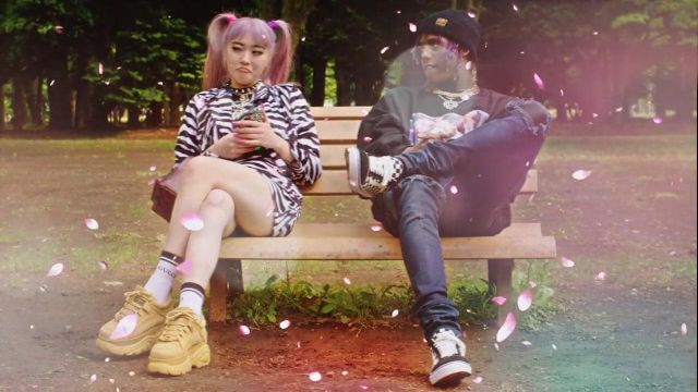 Les sneakers à carreaux Vans Old Skool Damier du rappeur Famous Dex dans le clip vidéo Japan