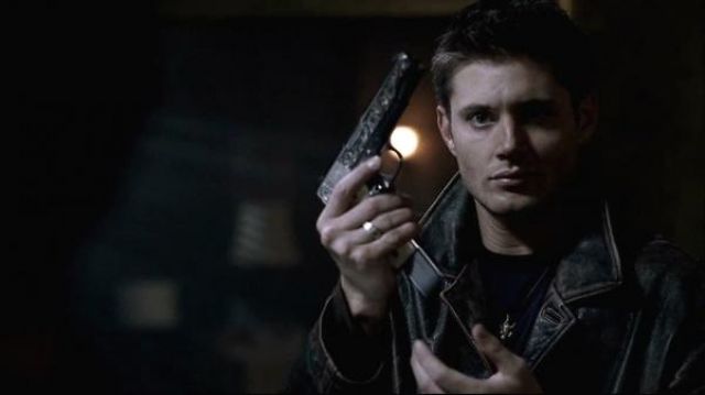 L'amulette portée par Dean Winchester (Jensen Ackles) dans Supernatural S02E03