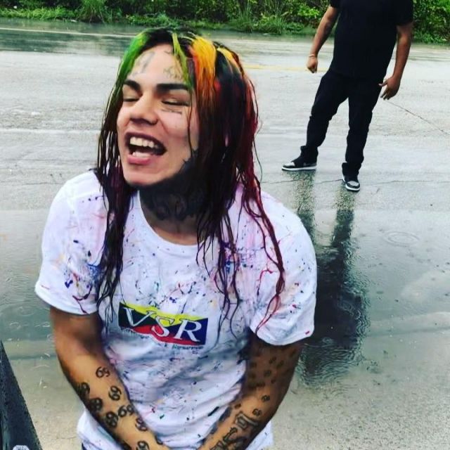 Paint wear. 6ix9ine танец по луже. 6ix9ine новости.