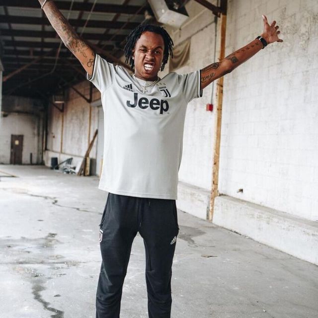 La camiseta adidas de la Juventus turín exterior gris usada por Rich the Kid en su cuenta de Instagram