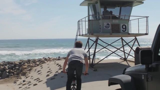 Tour de sauveteur 9 à Oceanside, CA, comme on le voit dans le Règne Animal S01E06