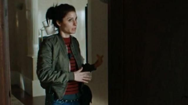Chaqueta bomber verde usada por Rachel Goldberg (Shiri Appleby) como se ve en UnReal S03E07