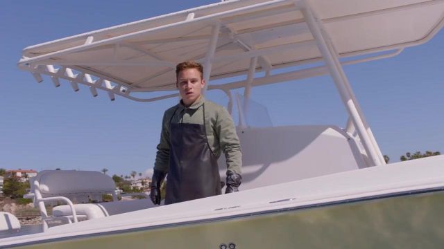 Waterproof apron worn by Joshua 'J' Cody (Finn Cole) as seen in An­i­mal King­dom S03E12