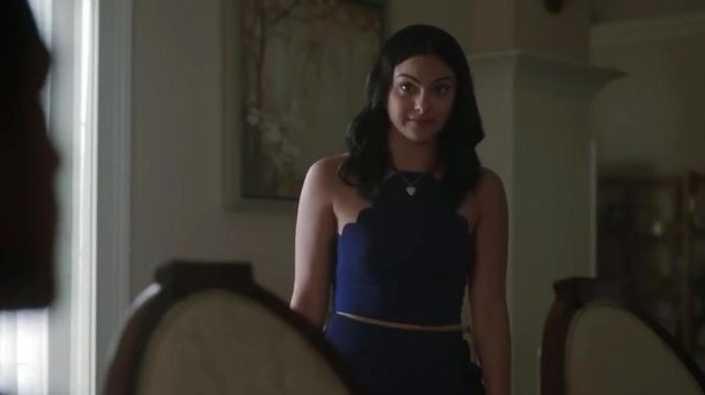 La robe bleue festonnée de Veronica Lodge (Camila Mendes) dans Riverdale S03