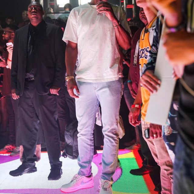 travis scott wearing air force 1