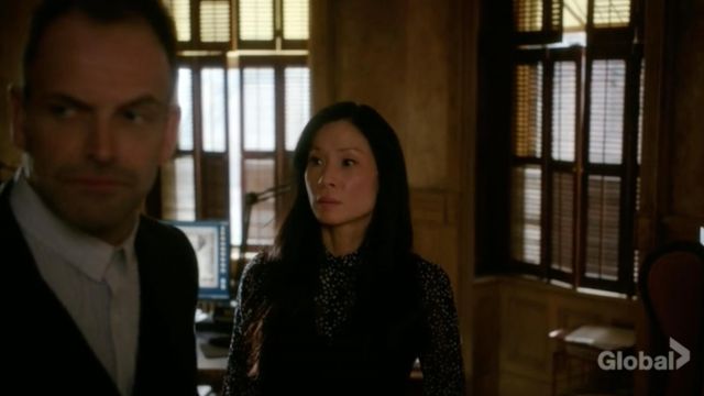 The black blouse with polka dots Michael Kors Dr. Joan Watson (Lucy Liu) in Elementary (S06E18)