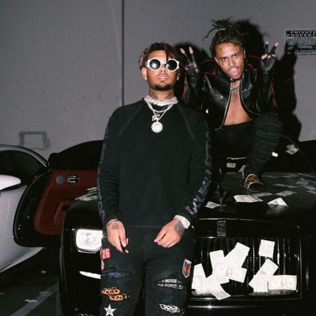 The sweatshirt Louis Vuitton worn by Smokepurpp on his account Instagram