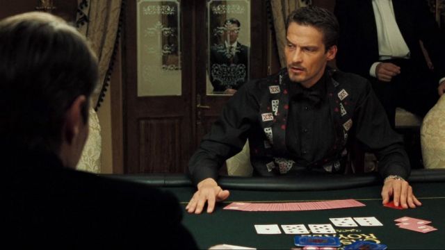 The watch Omega Speedmaster 'Schumacher' of the Dealer / The Dealer (Andreas, Daniel) in Casino Royale