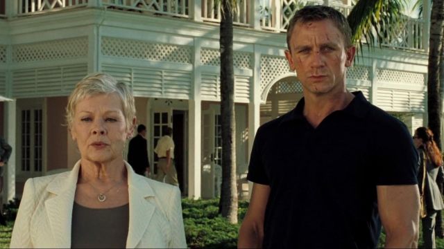 Le polo bleu marine Sunspel porté par James Bond (Daniel Craig) dans Casino Royale