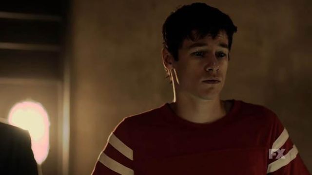 The t-shirt with red sleeves with white stripes from Kyle Allen in American Horror Story (S08E01)