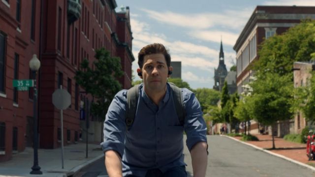 The bell tower of Georgetown University, as seen from the intersection N and 35th street in the series Jack Ryan S01E01
