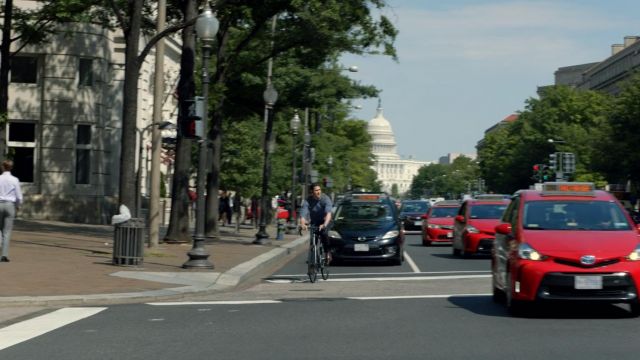 The intersection of Pennsylvania Avenue and 12th St with a view of the Capitol in the series Jack Ryan S01E01