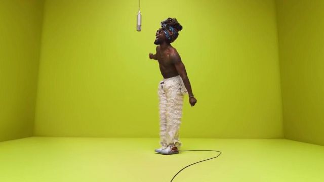 Sneakers Converse Chuck Taylor x Off White from Johnny Venus of EarthGang in his clip Up (Colors Show)