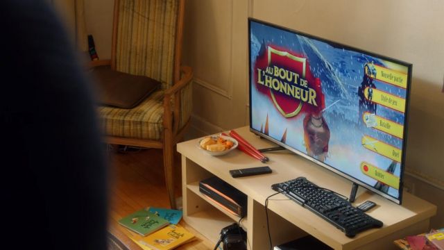 The book Anatole Latuile: C'est parti! 1 as seen in Jack Ryan S01E03