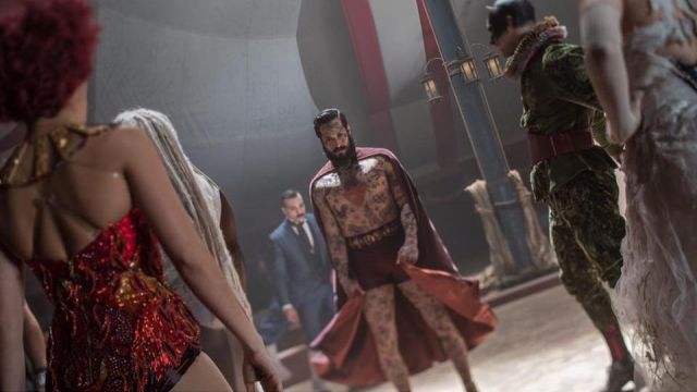 Le costume de Prince Constantine, l'homme tatoué (Shannon Holtzapffel) dans The Greatest Showman