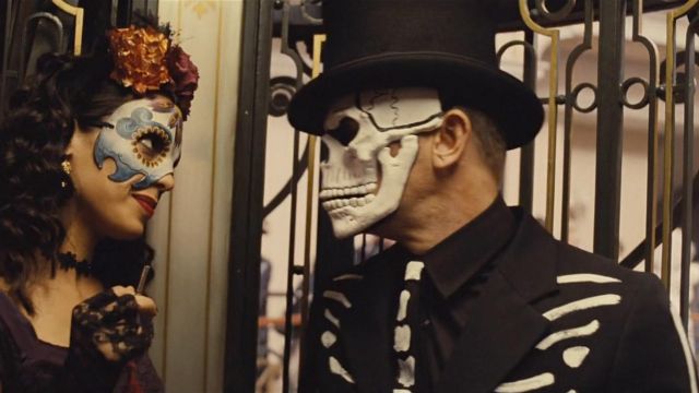 La máscara de cráneo del Día de los Muertos de James Bond (Daniel Craig) como se ve en Spectre