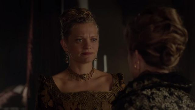 La diadème de Leeza Tudor (Anastasia Phillips) dans Reign : Le Destin d'une reine (S04E01)