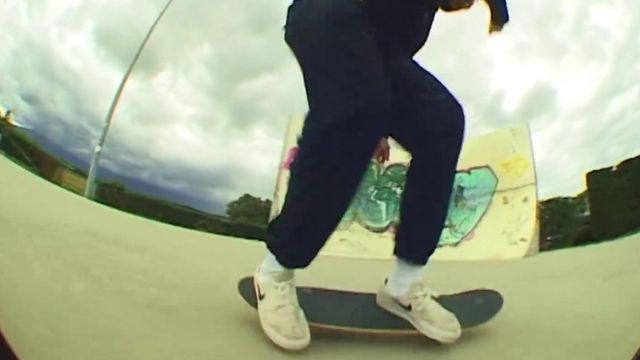 The sneakers skateboarding Nike Zoom SB Stefan Janoski worn by Lomepal in her video clip Bryan Herman