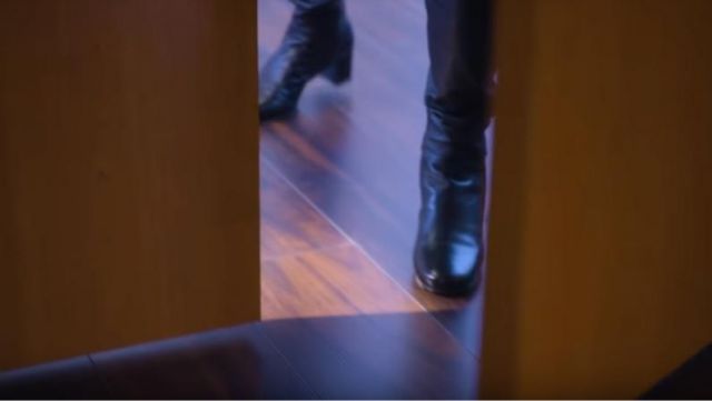 The black boots worn by Annalise Keating (Viola Davis), in Murder S05E01