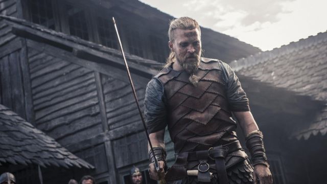 The sword in the viking Ragnar the Young (Tobias Santelmann) in The Last Kingdom S02E04