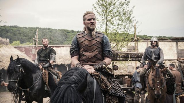 Ragnar the Younger's (Tobias Santelmann) leather armor as seen in The Last King­dom S02E03