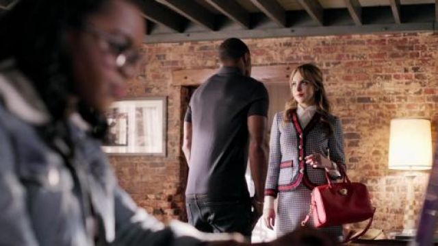 The skirt suit plaid black and white of Fallon Carrington (Elizabeth Gillies) in Dynasty S01E14