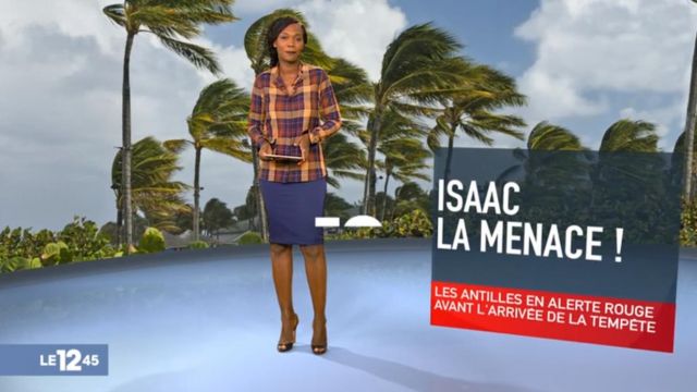 The plaid shirt of Kareen Guiock in The 12:45 13/09/2018