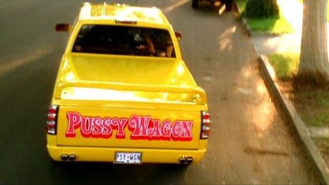 La plaque d'immatriculation de la Chevrolet jaune 'Pussy Wagon' volée par Beatrix Kiddo (Uma Thurman) dans Kill Bill Vol.1