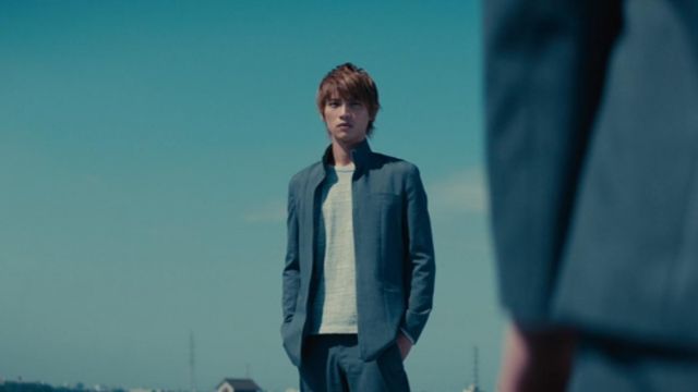 The jacket uniform is worn by Ichigo Kurosaki (Sôta Fukushi) in