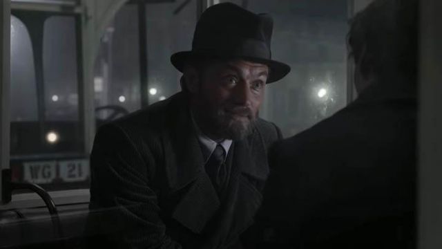 The black hat of Albus Dumbledore (Jude Law) in The Fantastic Animals : The crimes of Grindelwald