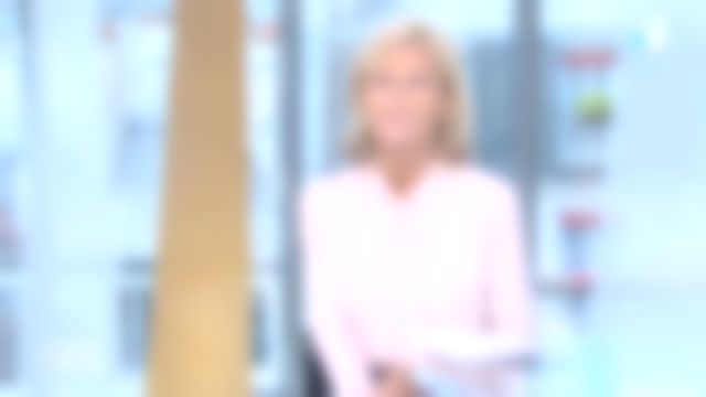 The pink blouse of Claire Chazal in free Entry to the 19/09/2018