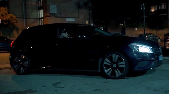 La Mercedes Benz 2017 A-Class A180 D Sport Premium dans le clip Wanna Know de Dave remixé par B Young