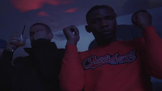 Le sweat rouge OVO October's dans le clip Look Alive de BlocBoy JB & Drake