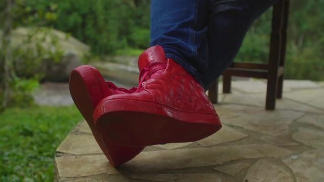 The sneakers Vo7 Crystal Fire made by Sadek in his clip Kameha