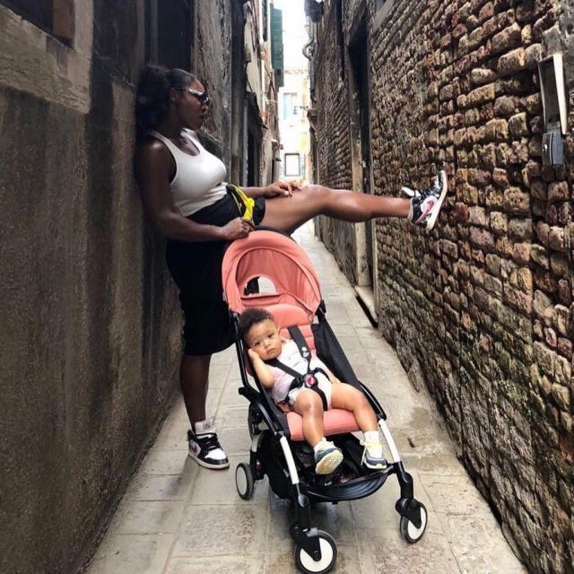 Sneakers rainbow Nike Sean Wotherspoon of Serena Williams on the account instagram of @serenawilliams