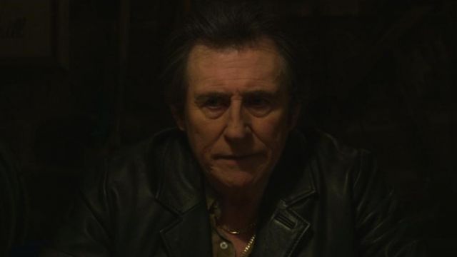 Le perfecto en cuir de Porter Milgrim (Gabriel Byrne) dans Maniac (S01E07)